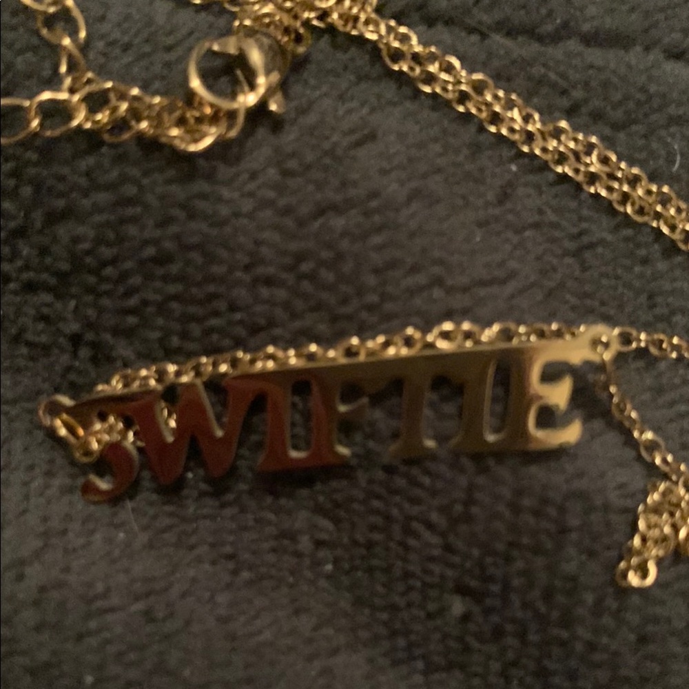 Gold Chain Necklace
Bundle of two